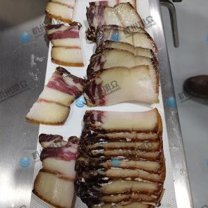多功能切片機(jī)，現(xiàn)場試機(jī)切4mm熏肉，效果滿意！