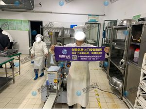 客戶安裝調(diào)試包子機(jī)現(xiàn)場，效果真實(shí)滿意！
